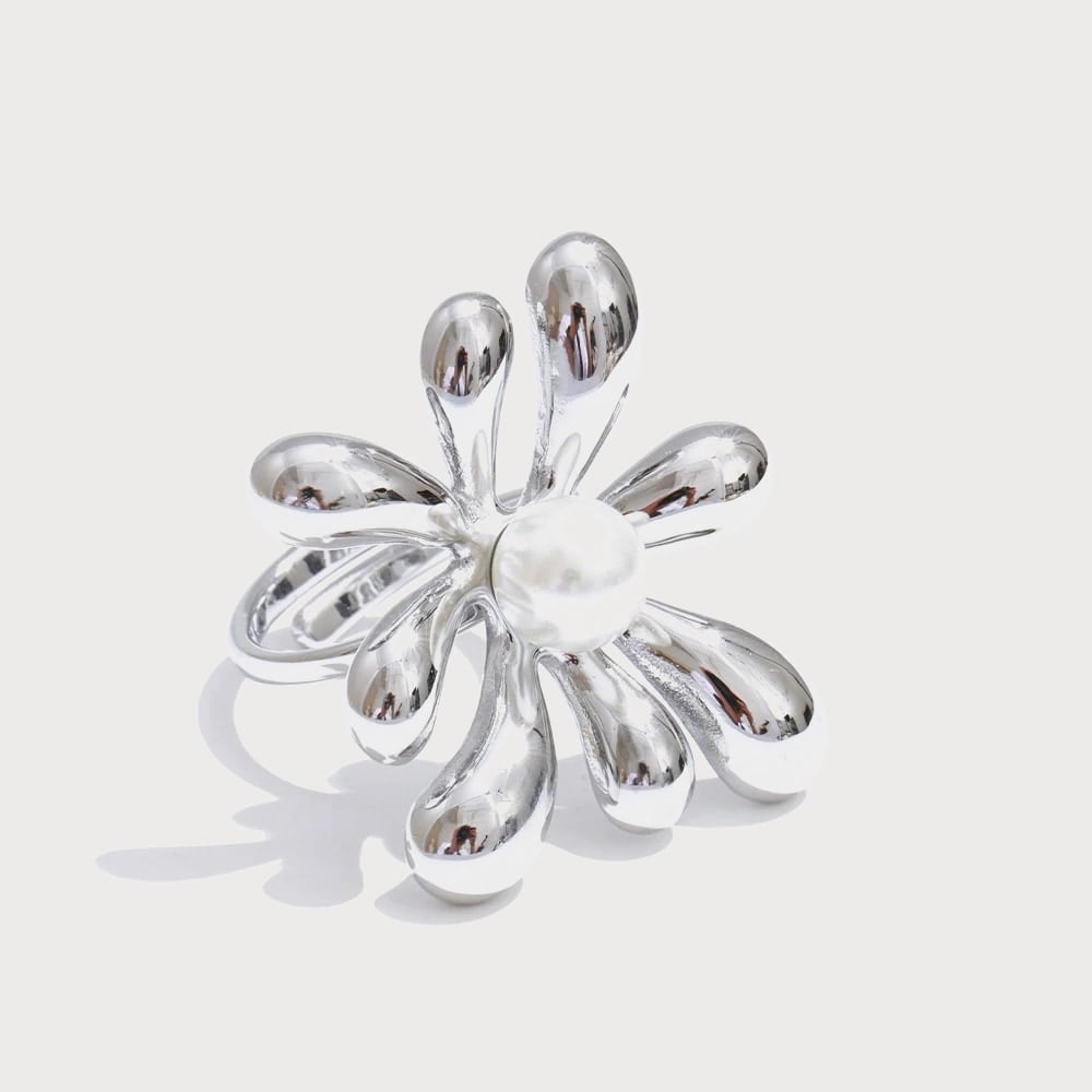 Bague fleur en acier inoxydable et perle — coloris Ajustable | Bloom × Blaze
