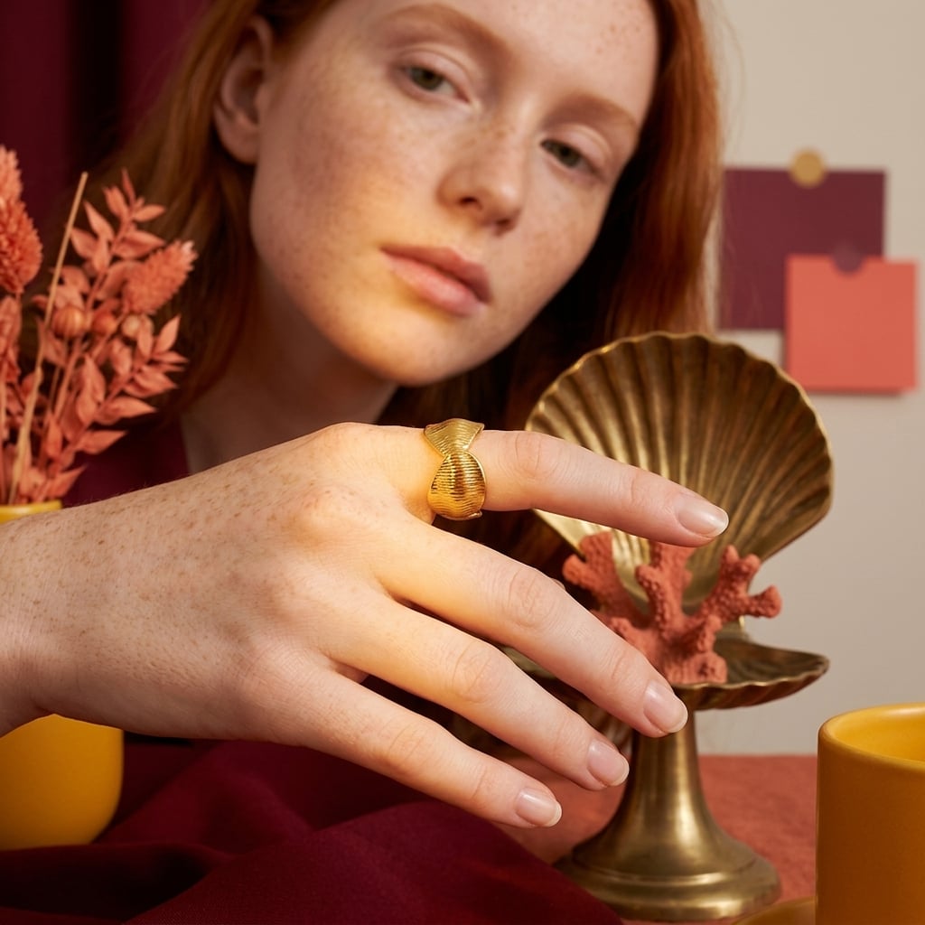 Bague ajustable motifs marins en acier inoxydable doré porté | Bloom × Blaze