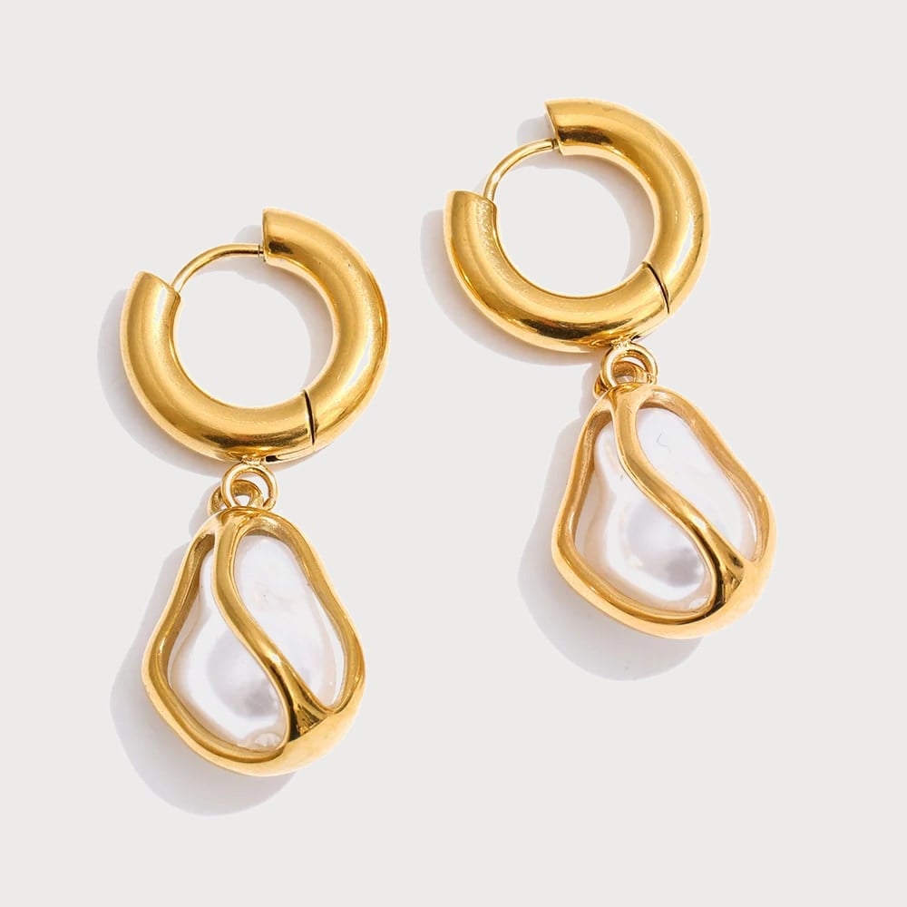 Boucles d'oreilles pendantes géométriques en acier inoxydable et perle | Bloom × Blaze