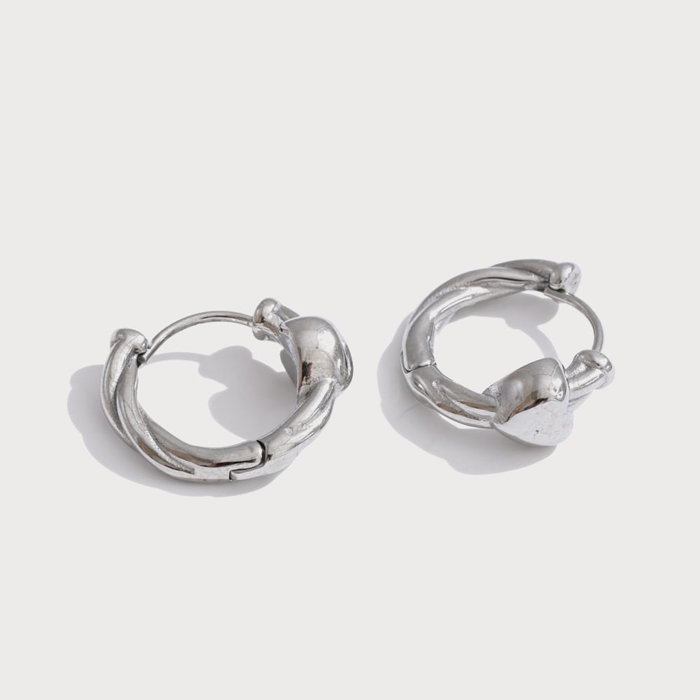 Boucles d'oreilles créoles à cœur en acier inoxydable | Bloom × Blaze