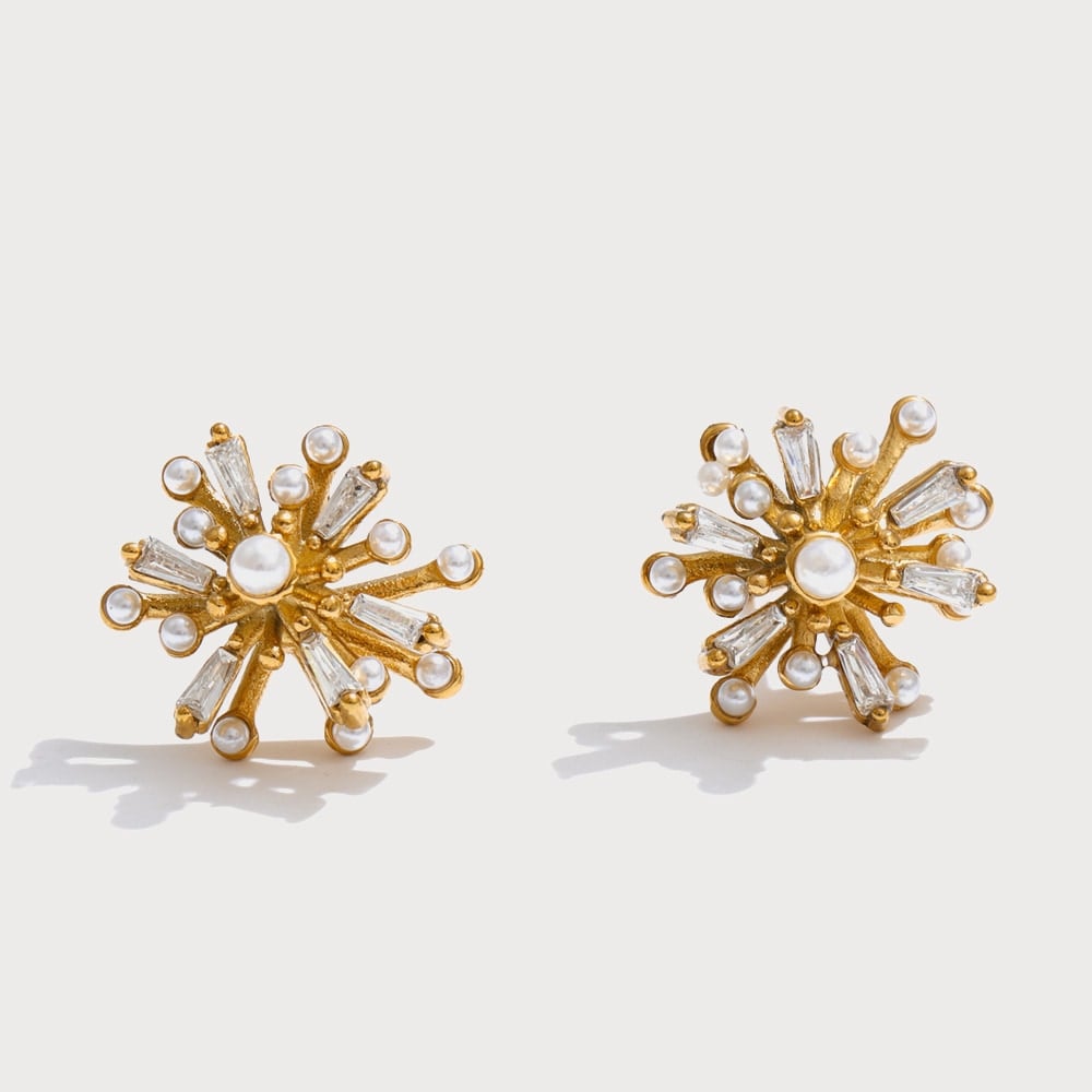 Boucles d'oreilles puces étoile en acier inoxydable doré, perles et zircones | Bloom × Blaze