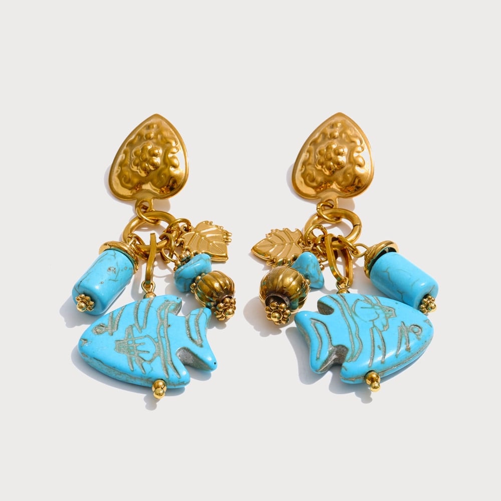 Boucles d'oreilles pendantes poisson en pierre naturelle et acier inoxydable doré | Bloom × Blaze