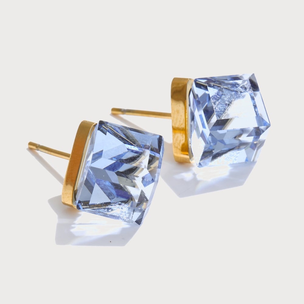 Boucles d'oreilles puces carrées en cristal facetté et acier inoxydable doré | Bloom × Blaze
