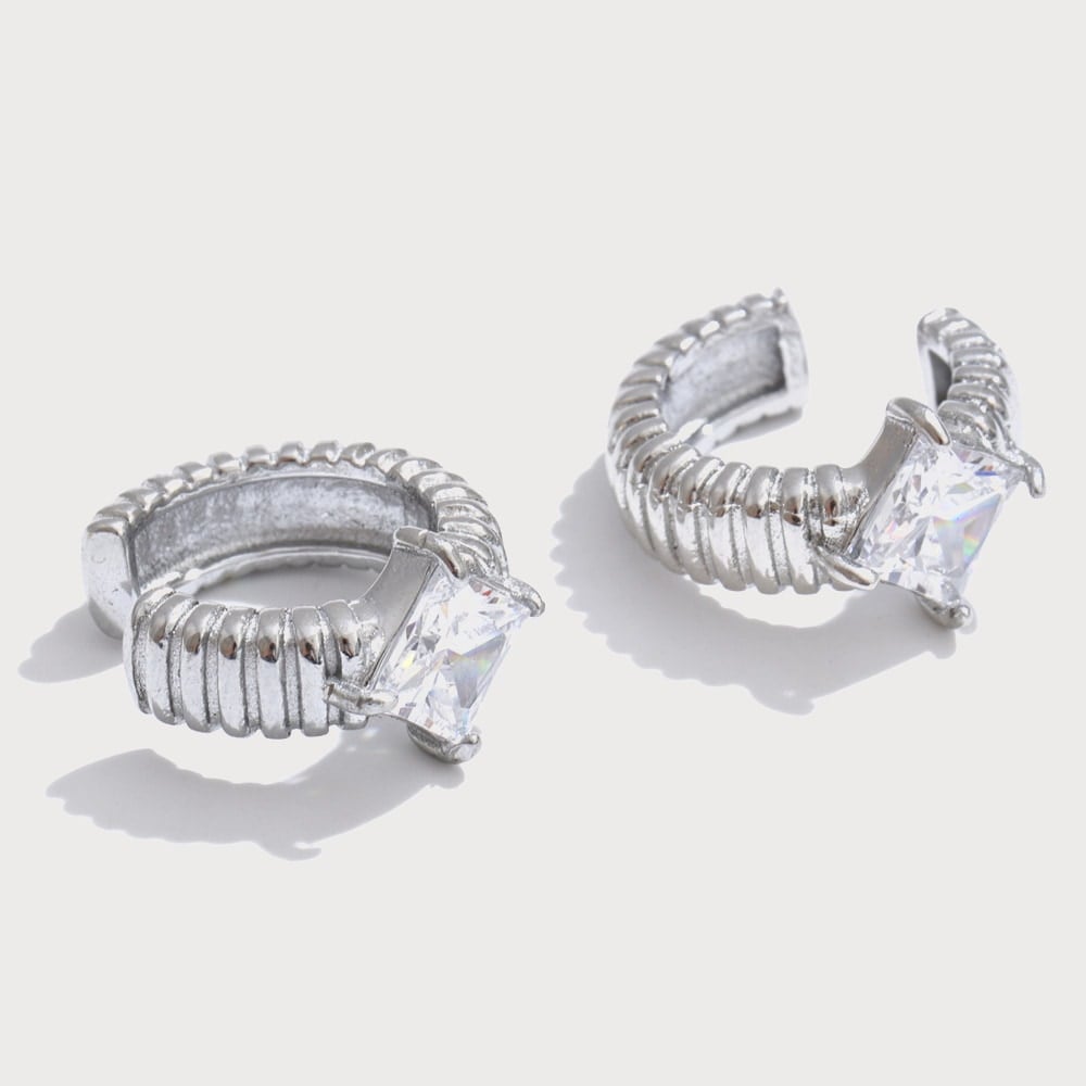 Bague d'oreille côtelée et zircone carrée en acier inoxydable | Bloom × Blaze
