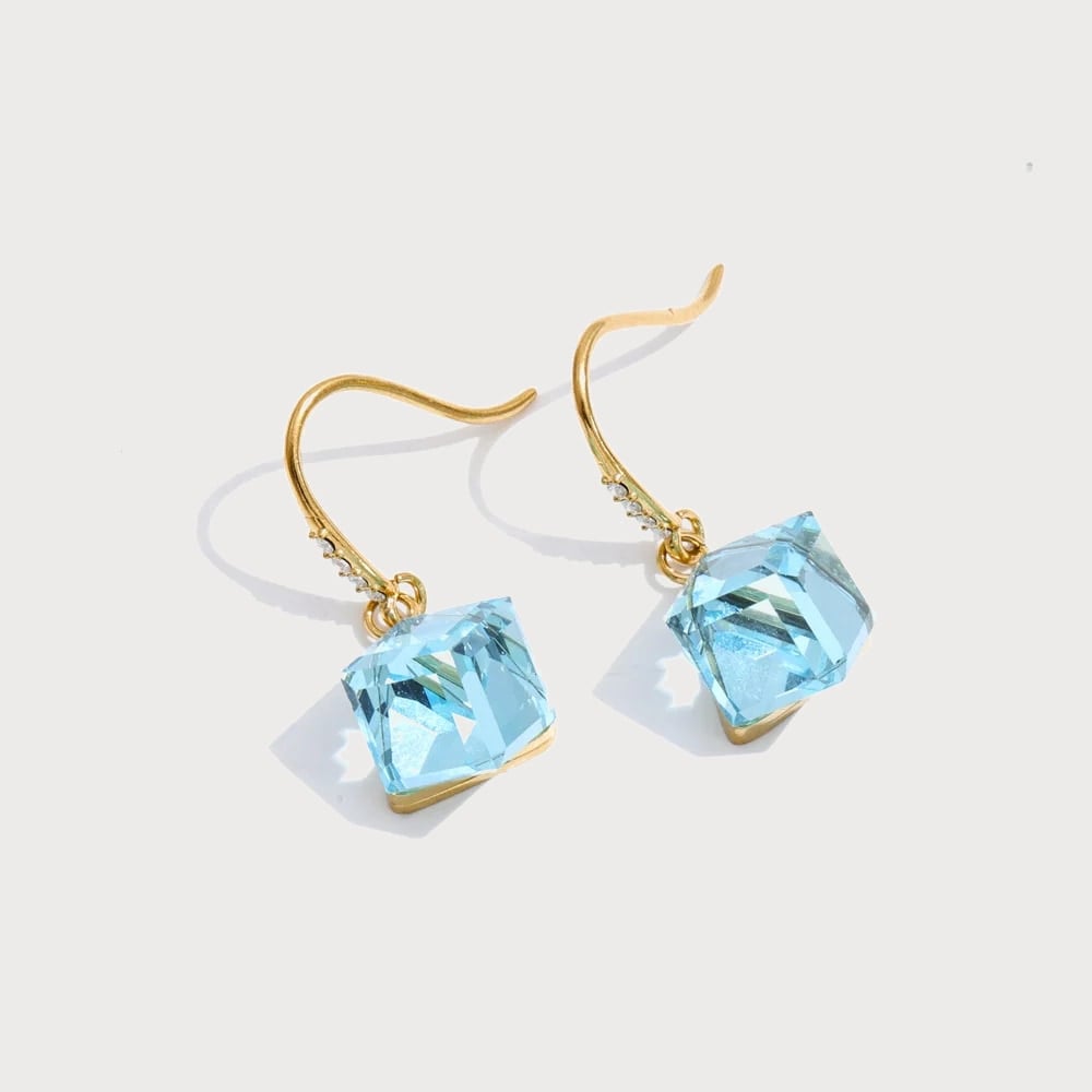 Boucles d'oreilles pendantes à crochet pavé de strass en acier inoxydable — coloris Bleu clair | Bloom × Blaze