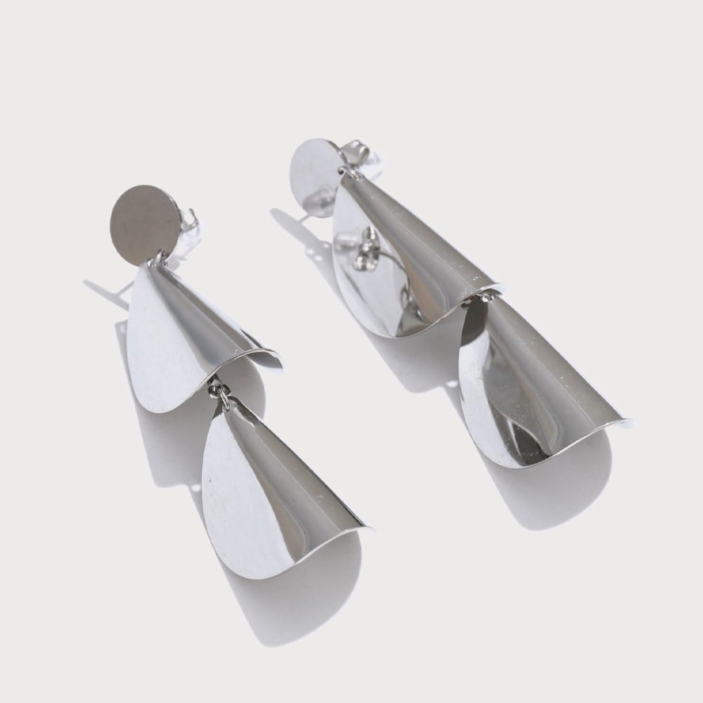 Boucles d'oreilles pendantes pétales ondulés en acier inoxydable | Bloom × Blaze