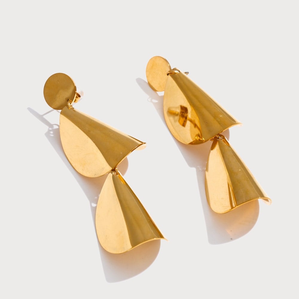 Boucles d'oreilles pendantes pétales ondulés en acier inoxydable | Bloom × Blaze