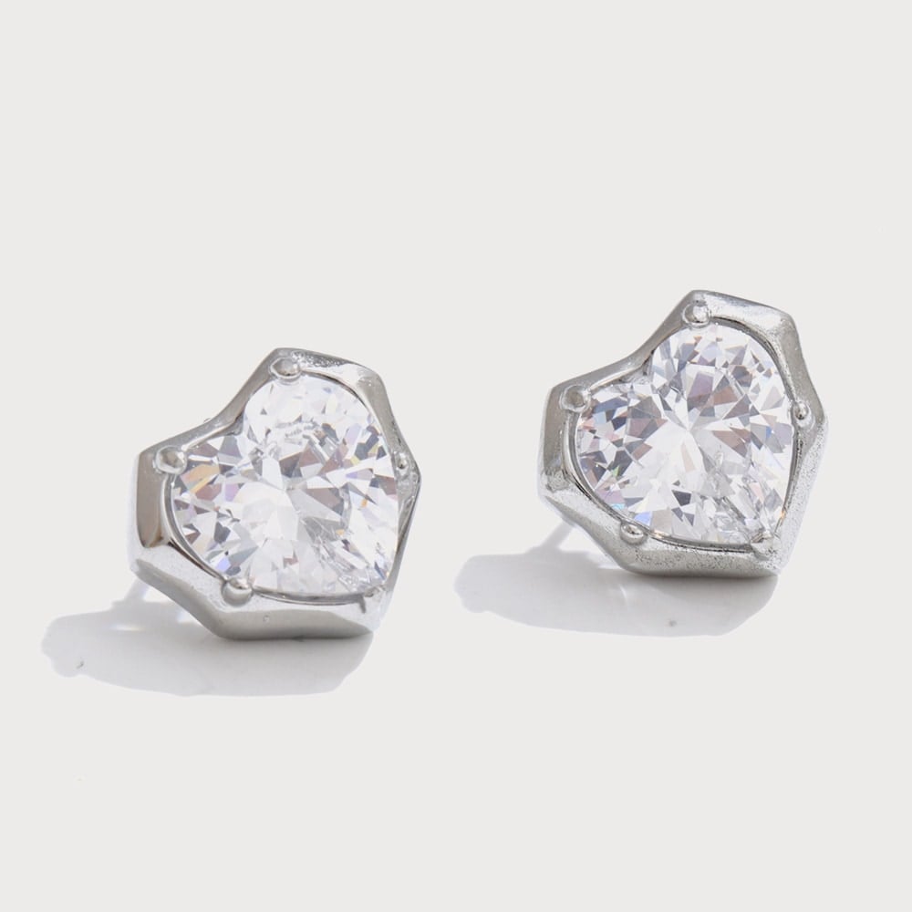 Boucles d'oreilles puces cœur en zircone et acier inoxydable | Bloom × Blaze