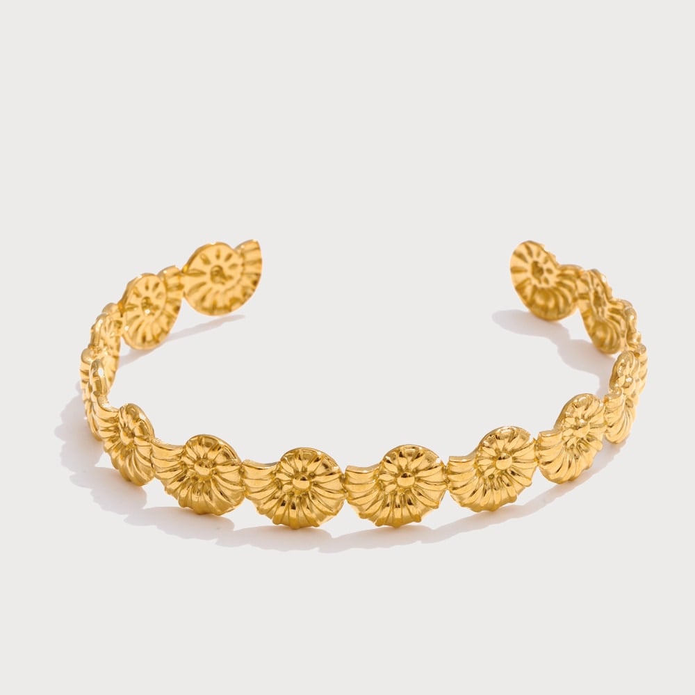 Bracelet jonc ouvert à motifs marins en acier inoxydable doré | Bloom × Blaze