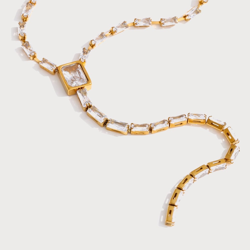 Collier en Y à zircones baguette en acier inoxydable doré | Bloom × Blaze