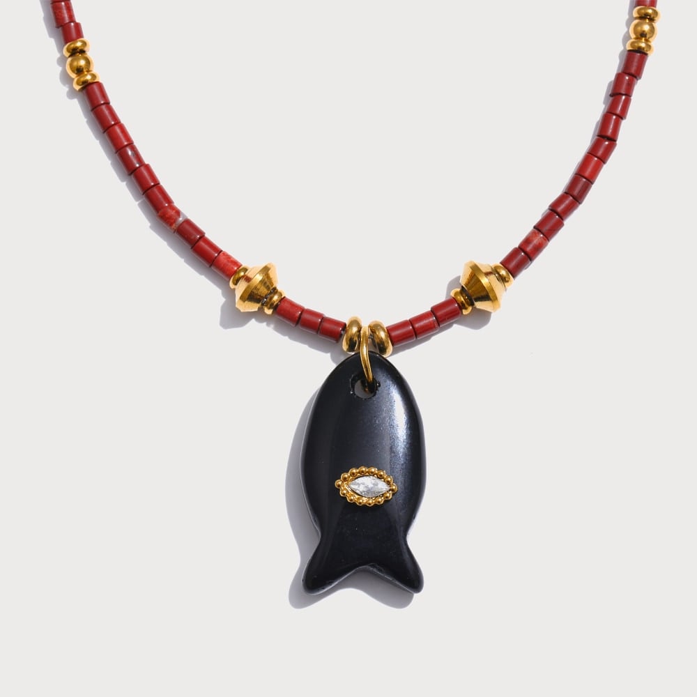 Collier perlé et pendentif poisson en pierre naturelle | Bloom × Blaze