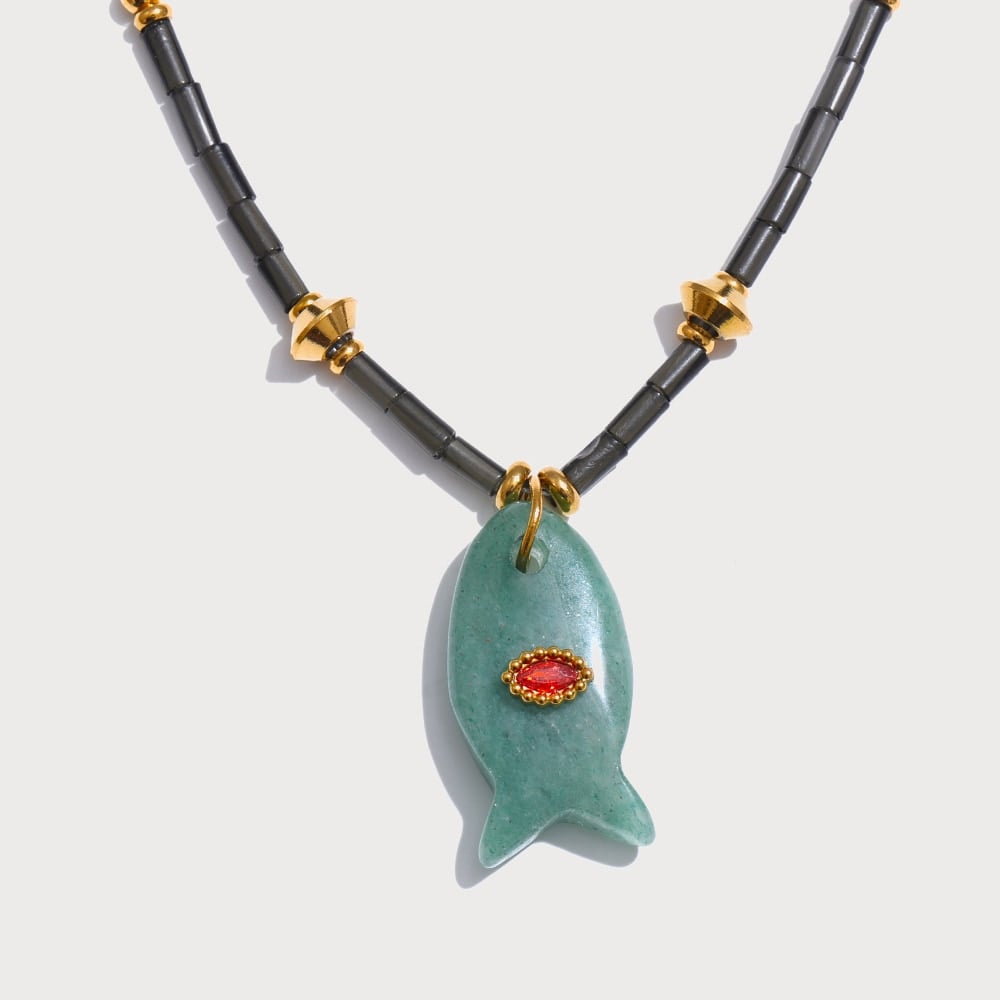 Collier perlé et pendentif poisson en pierre naturelle | Bloom × Blaze