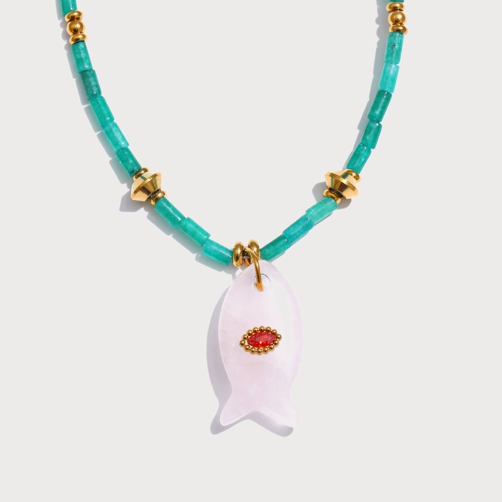 Collier perlé et pendentif poisson en pierre naturelle | Bloom × Blaze