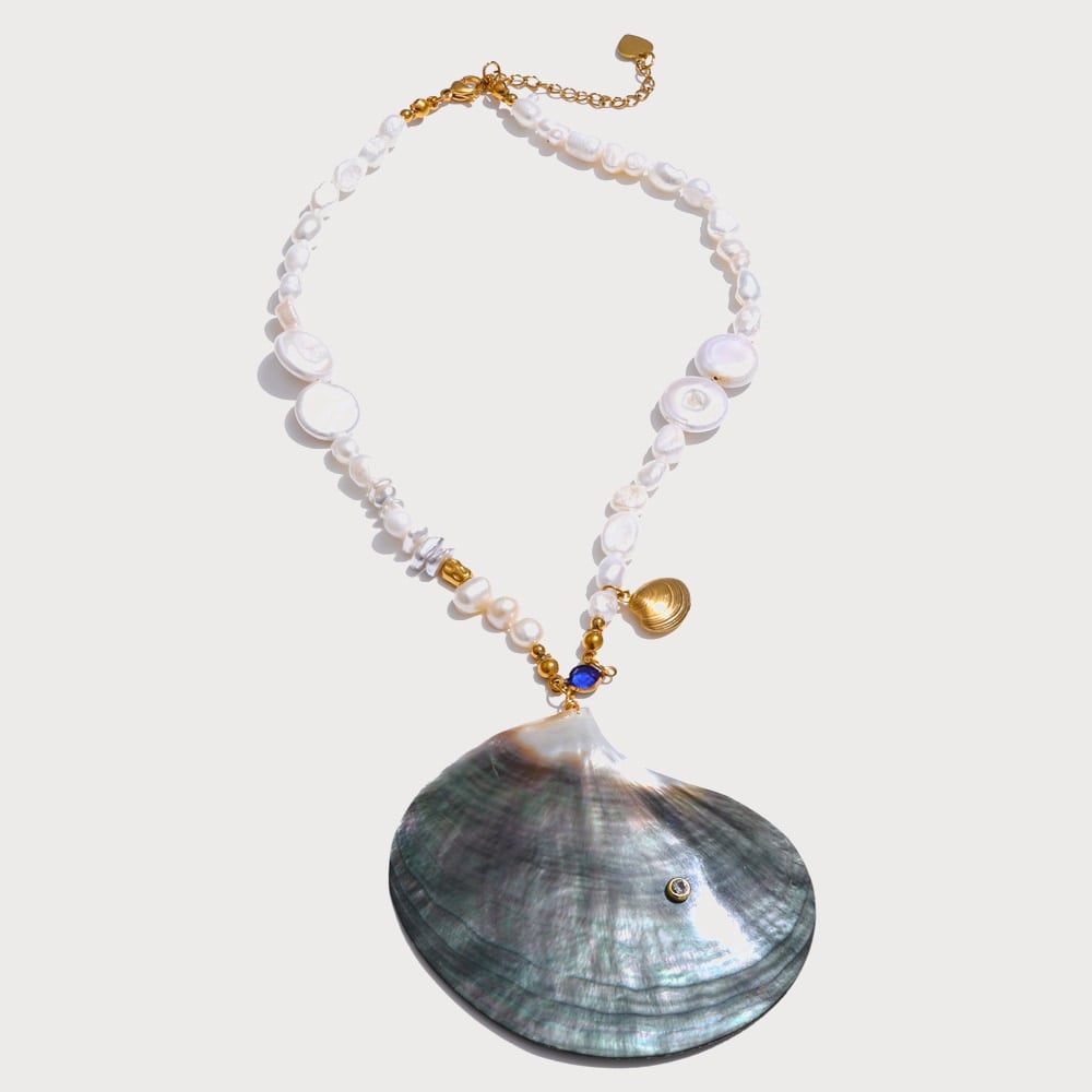 Collier perles baroques et pendentif coquille d'ormeau en acier inoxydable doré | Bloom × Blaze