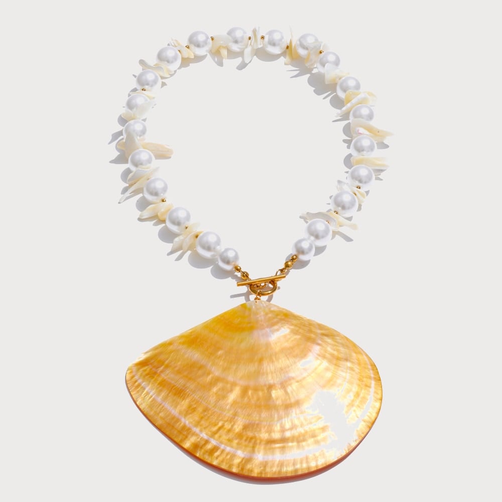 Collier en perles de synthèse et pendentif coquillage naturel | Bloom × Blaze